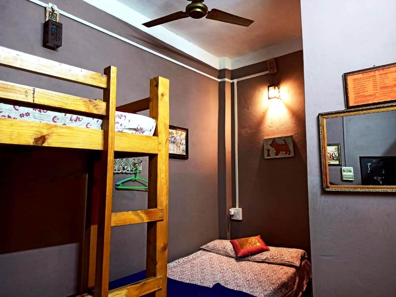 Stay Inn Heritage Варанаси Экстерьер фото